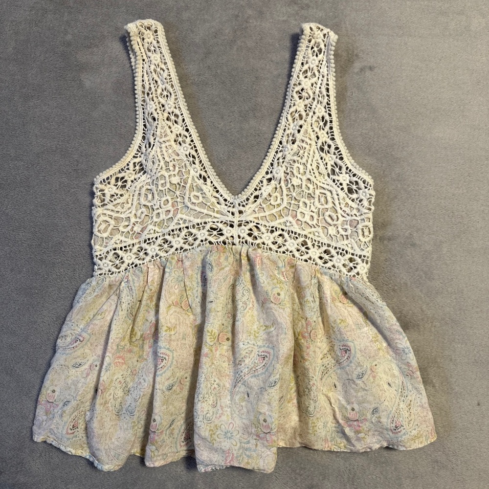 Crochet Lace V-Neck Peplum Tank Top - Cream Paisley